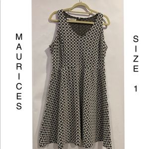 ⭐️ Fit & Flare Black & White Dress -Size 1-